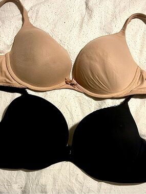 Victoria's Secret Seamless T-Shirt Bras in Nude and Black